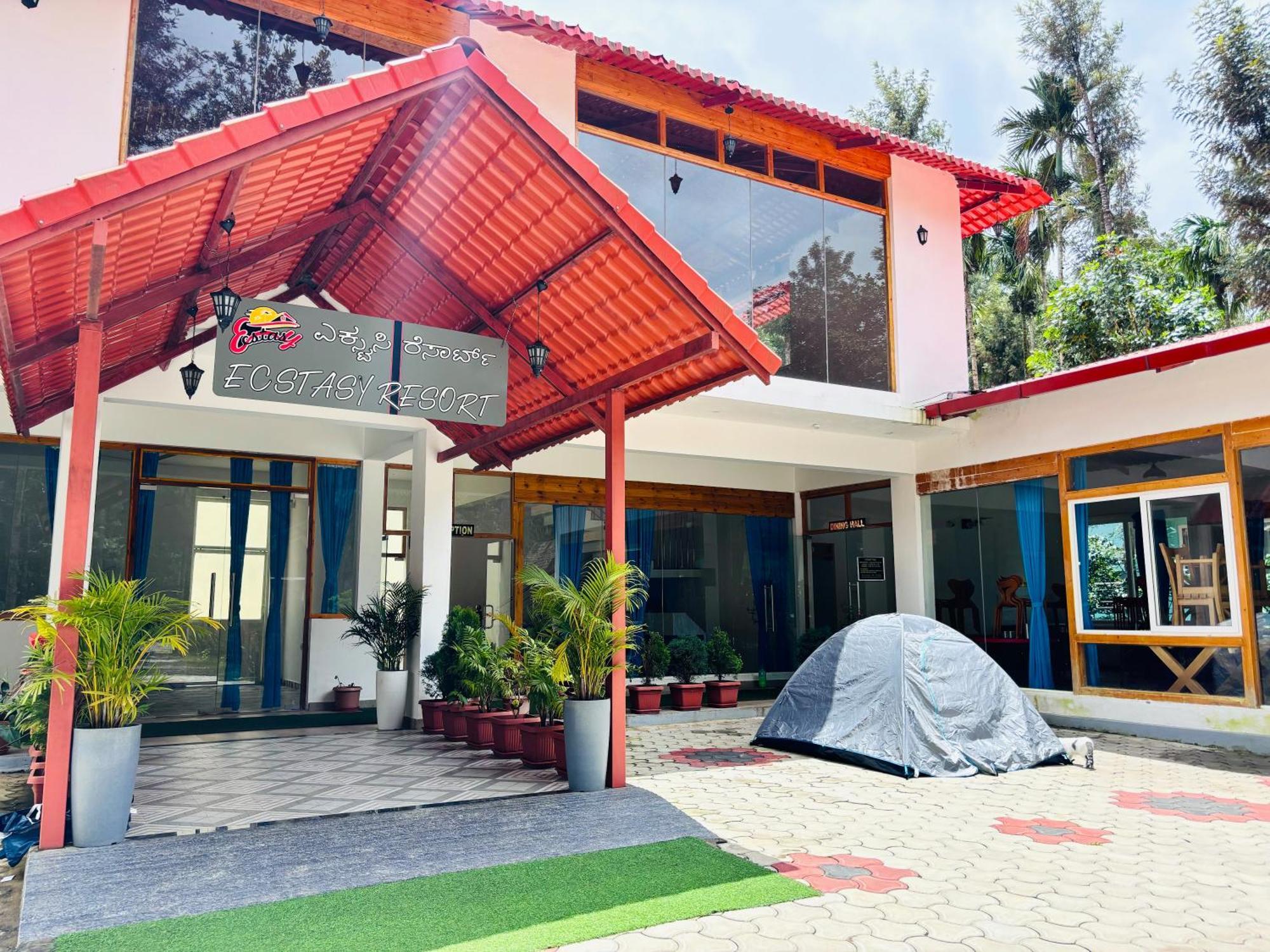 Ecstasy Tent Stay With Swimming Pool & Common Washroom Chikmagalūr Esterno foto