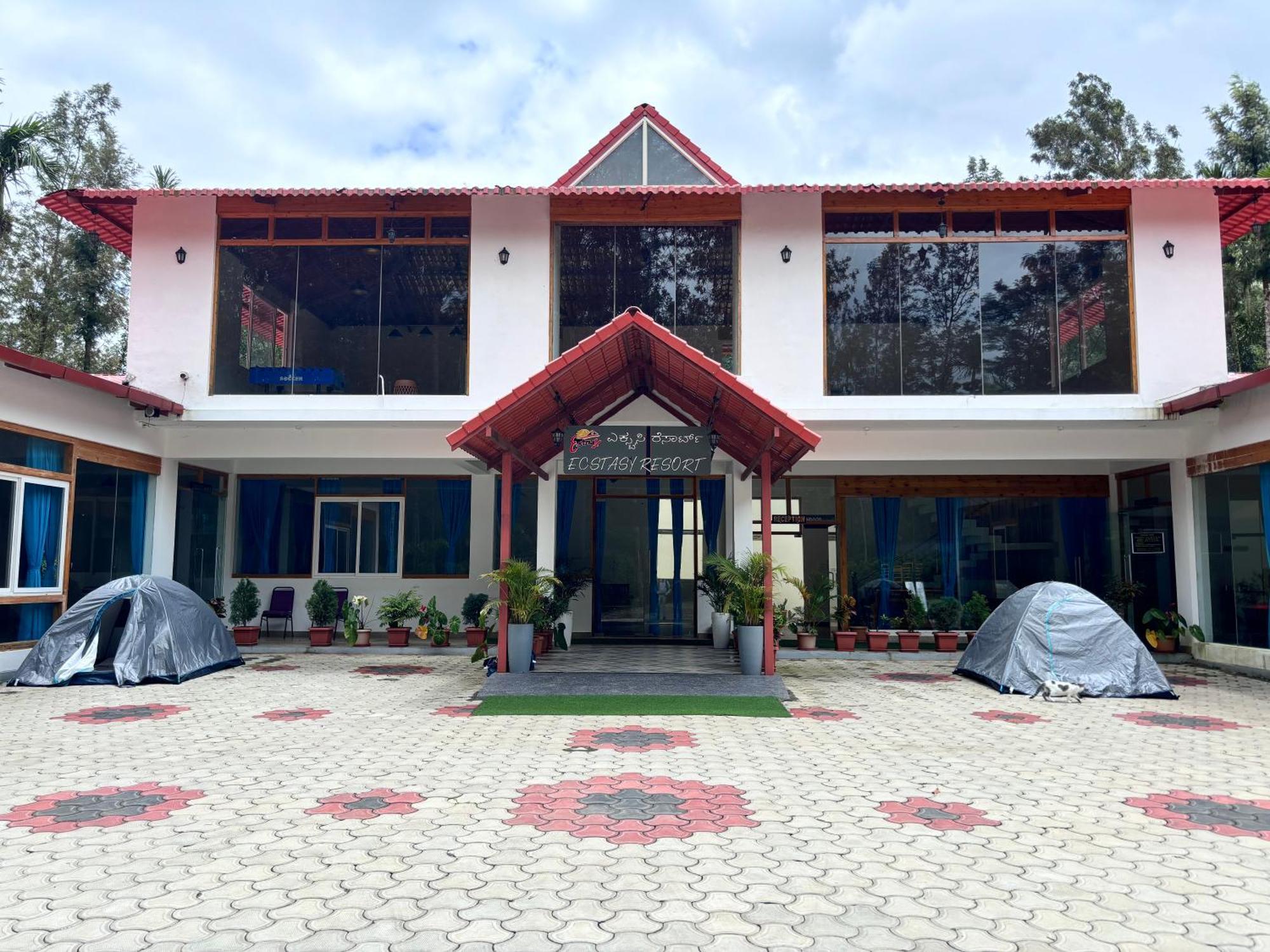 Ecstasy Tent Stay With Swimming Pool & Common Washroom Chikmagalūr Esterno foto