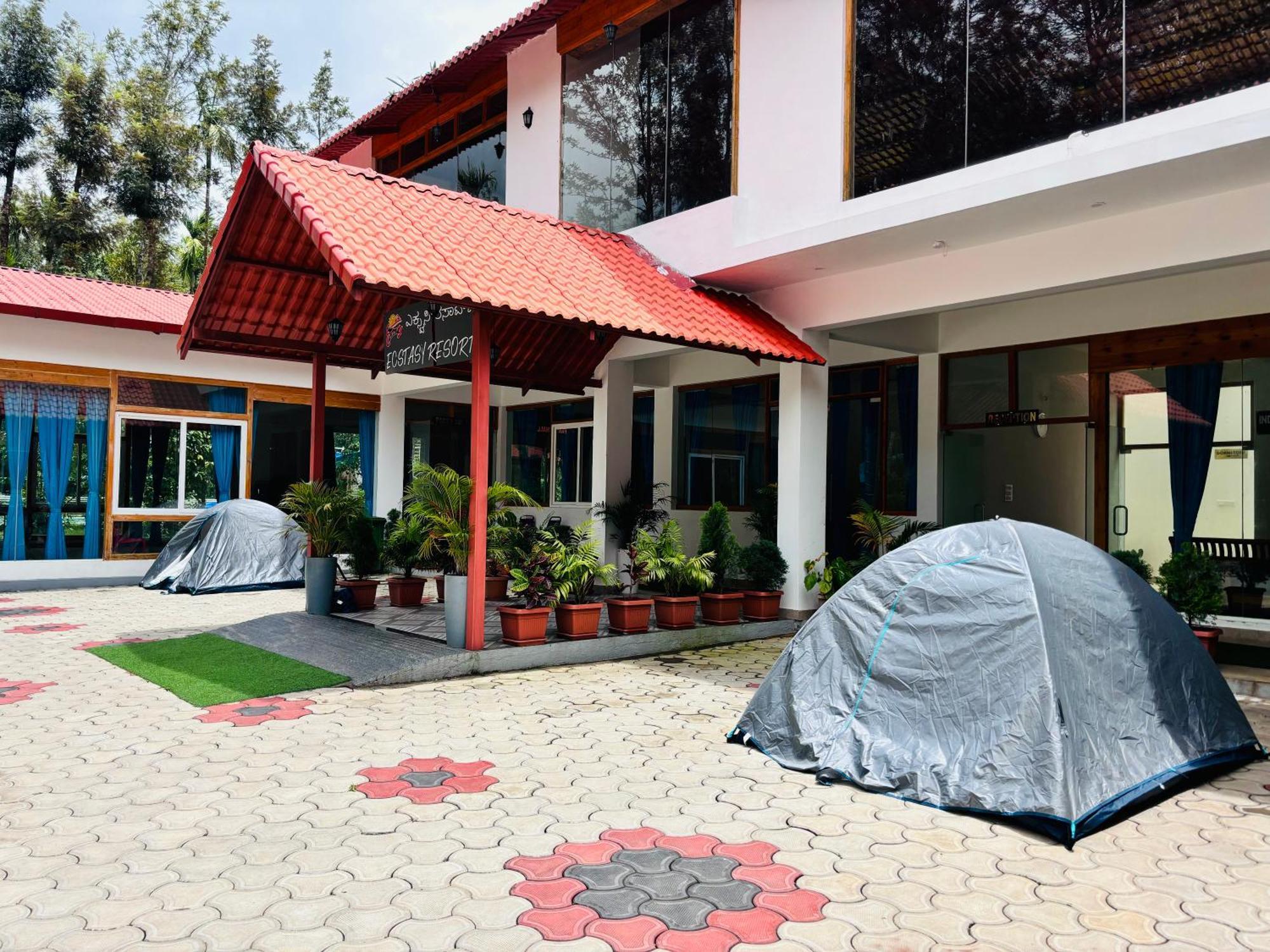Ecstasy Tent Stay With Swimming Pool & Common Washroom Chikmagalūr Esterno foto