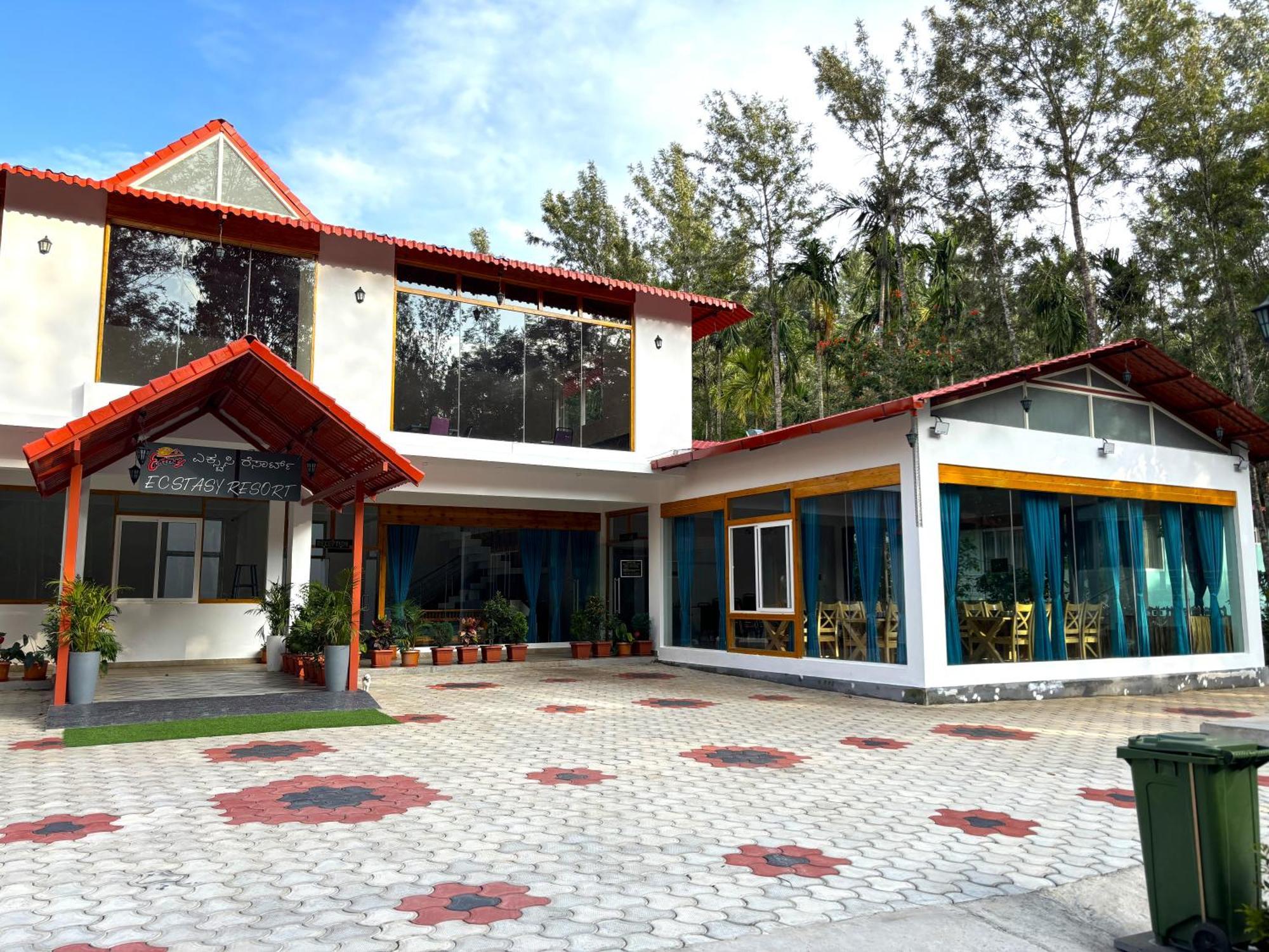 Ecstasy Tent Stay With Swimming Pool & Common Washroom Chikmagalūr Esterno foto